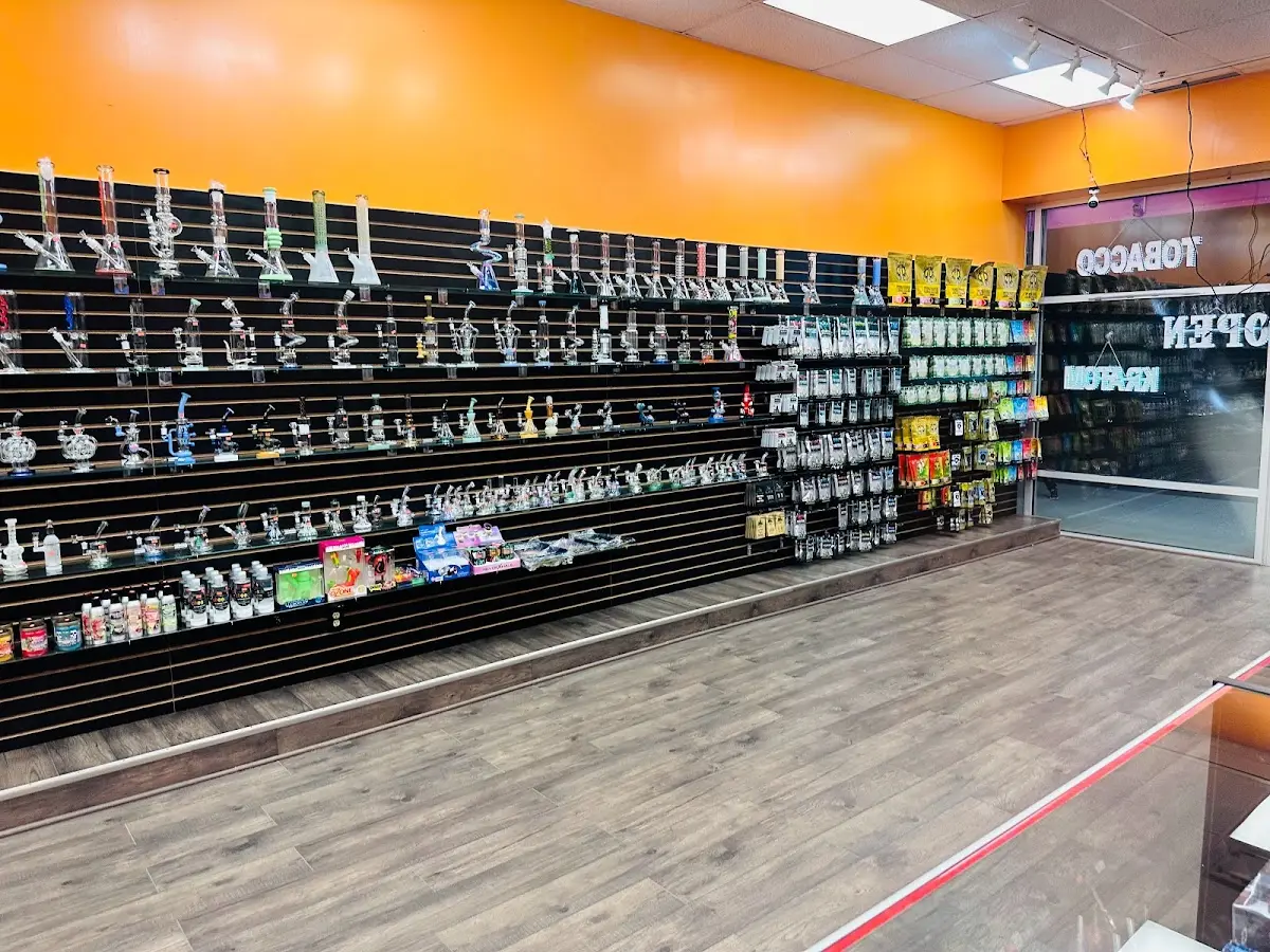 Photo of the storefront of Smoke and Smile, a top vape shop in Florence