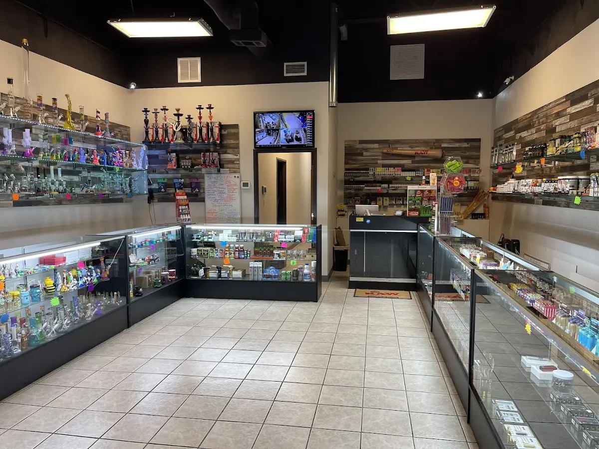Image of SMOKESHOP VAPESHOP THCA CRAZYVAPOR HEADSHOP OPMS DELTA8 LOSTMARY GEEKBAR EDIBLES ELFBAR KRATOM OPIA 7 OHMZ HYDROXY CAPSULES