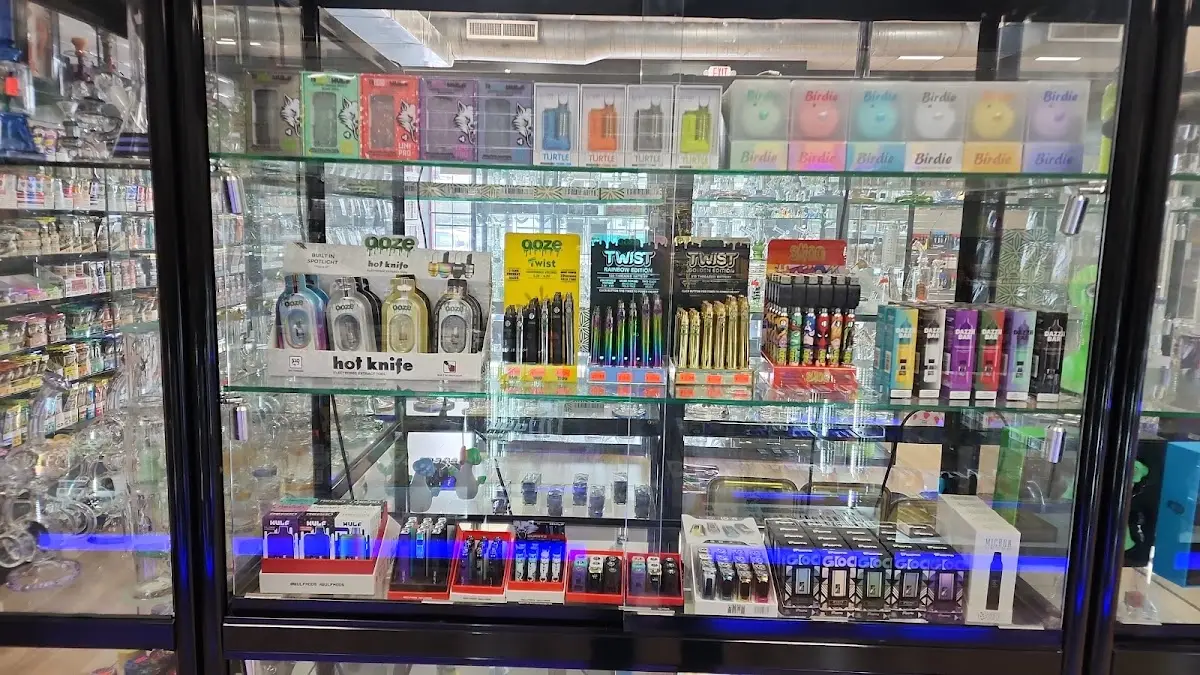 Photo of the storefront of Smoke City, a top vape shop in Lexington