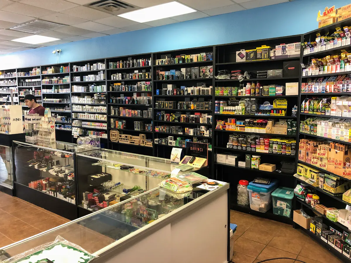 Image of KLOWDZ Vapor & Smokeshop Vape Hookah Cigar Geek Bar Pulse BRK Lost Mary Turbo Off Stamp Juul Lucy ZYN ALP ELF CBD OPMS Kratom