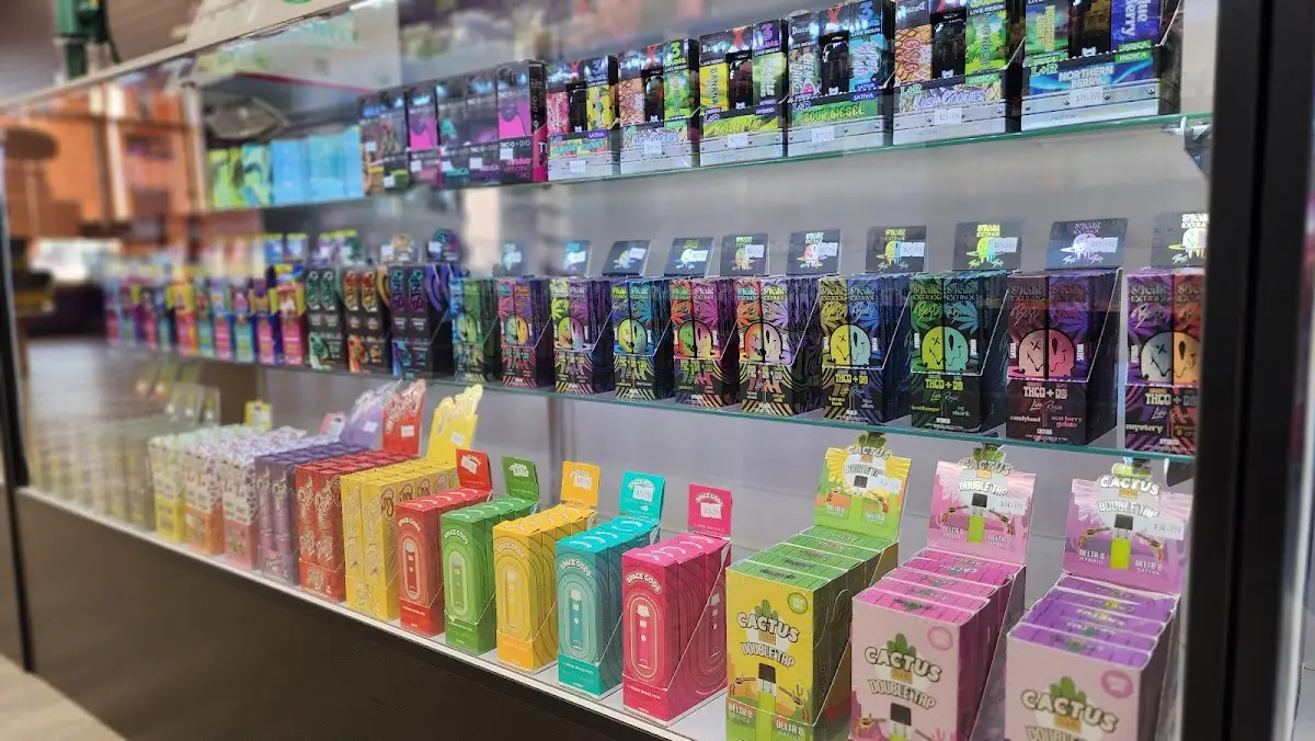 Photo of the storefront of Smoke King Paducah Smoke Shop, a top vape shop in Paducah