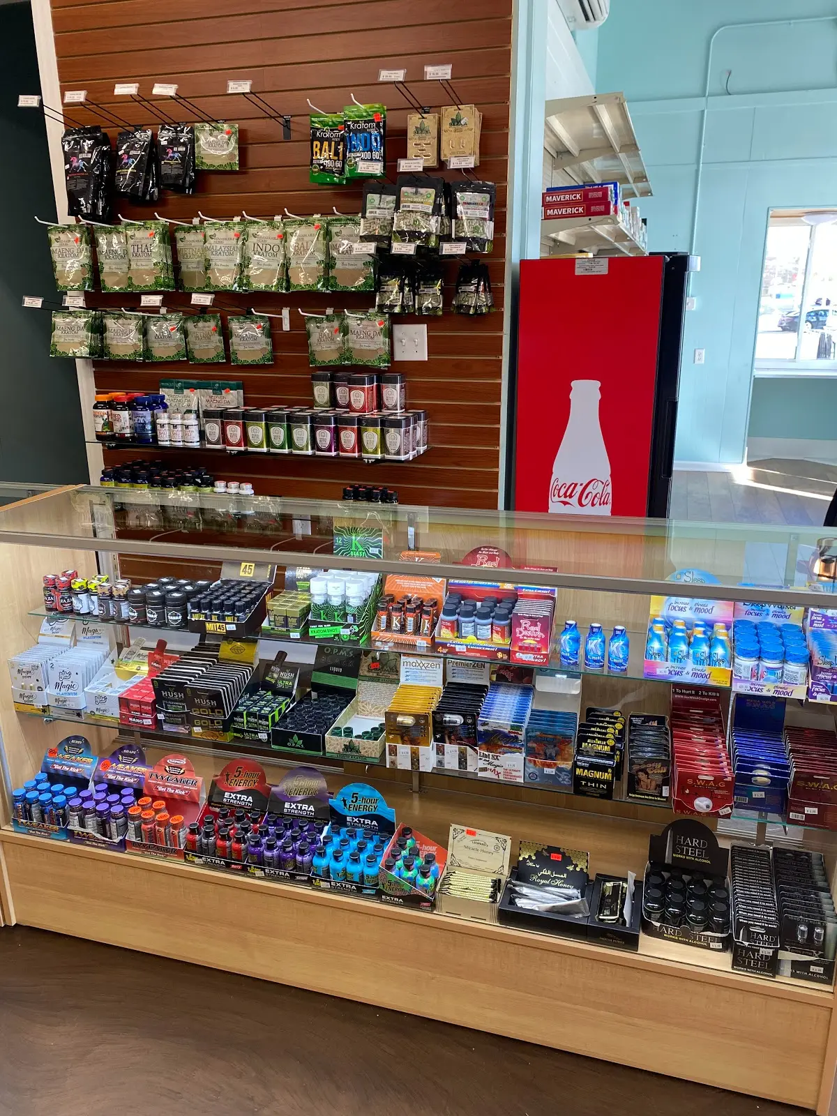 Photo of the storefront of Smoke Station, a top vape shop in Paducah